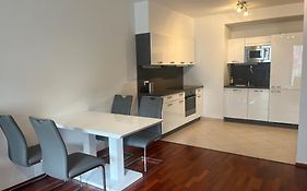 Residence Garden Tower S Balkonem, Garaz